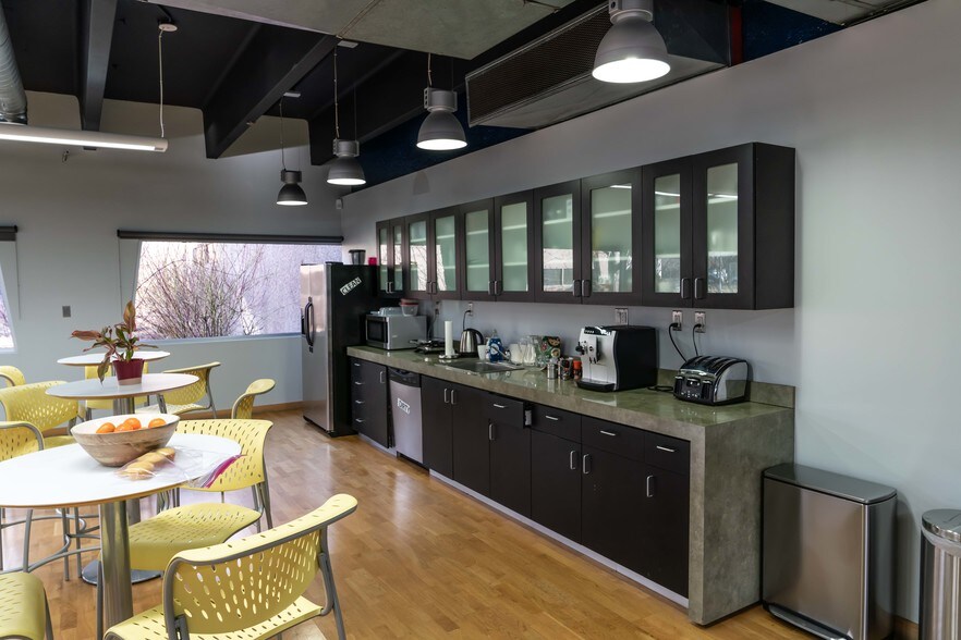 More Photos Of 4850-4860 Ward Rd, Wheat Ridge Flex For Lease