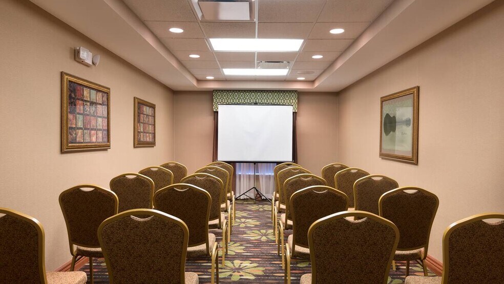 More Photos Of 3404 Samson Way, Bellevue Hotel For Sale