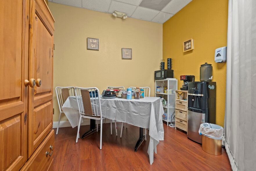 More Photos Of 3239 Old Winter Garden Rd, Orlando Flex For Sale
