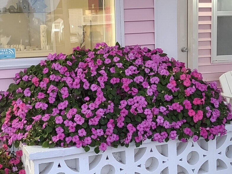 More Photos Of 19 Winnapaug Rd, Westerly General Retail For Sale