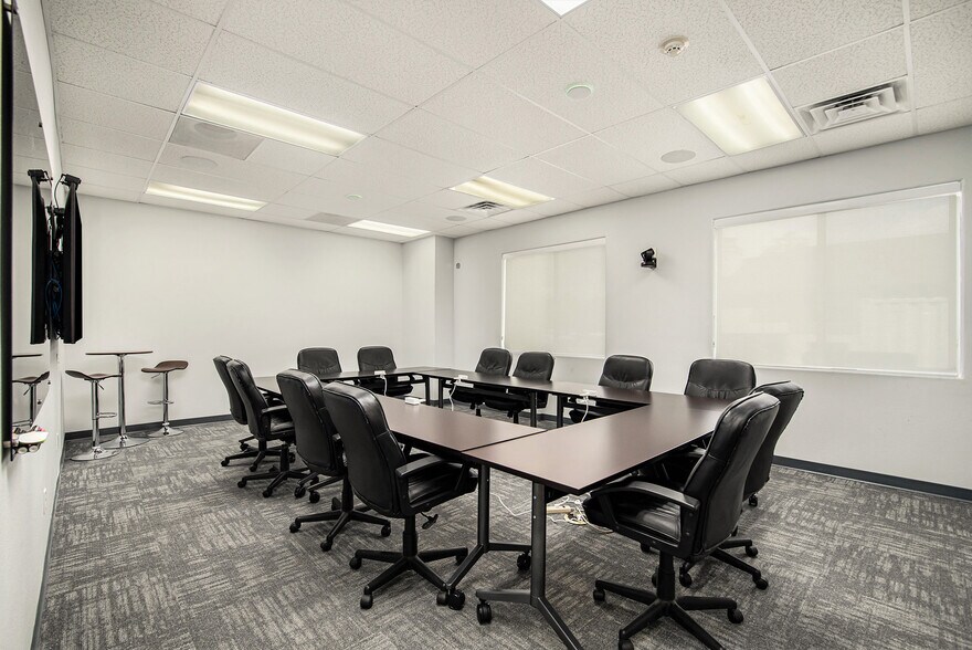 More Photos Of 10390 W Bradford Rd, Littleton Office Residential For Sale