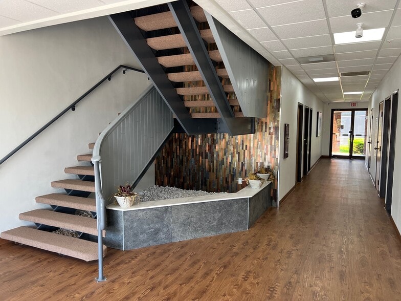 More Photos Of 1848 Norwood Plz, Hurst Office For Lease