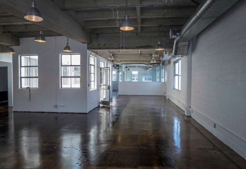 More Photos Of 1063 Gayley Ave, Los Angeles Loft Creative Space For Lease