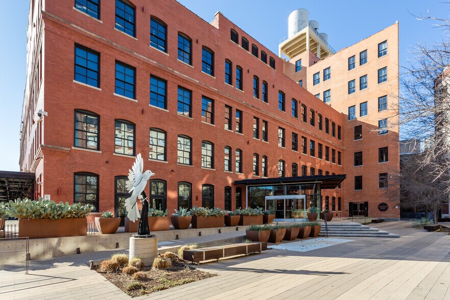 More Photos Of 603 Munger Ave, Dallas Office For Lease