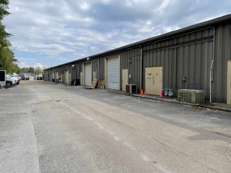 More Photos Of 1031-1035 Putman Dr, Huntsville Flex For Lease