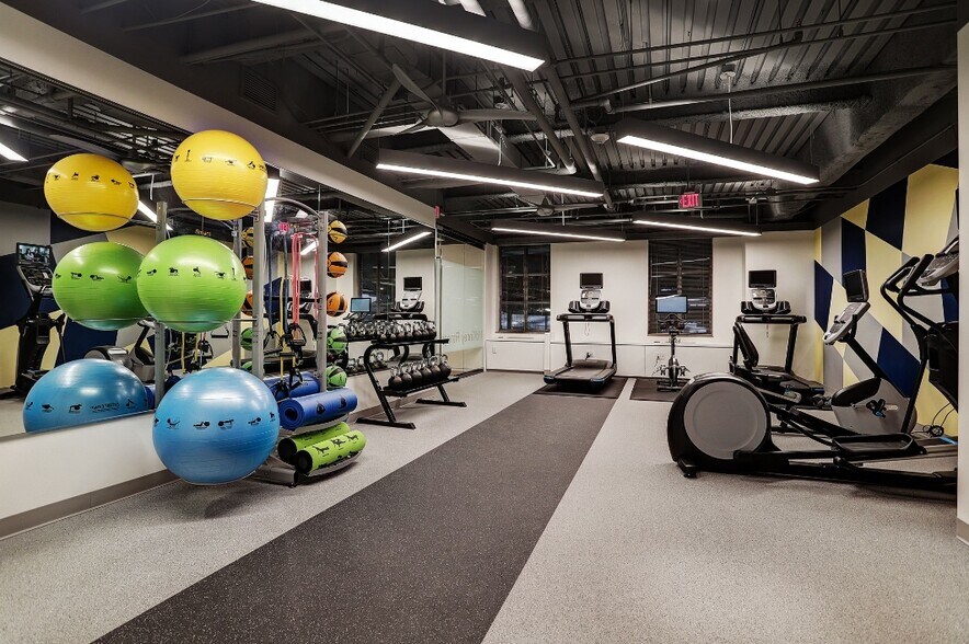 More Photos Of 1001 McKinney St, Houston Office Residential For Lease