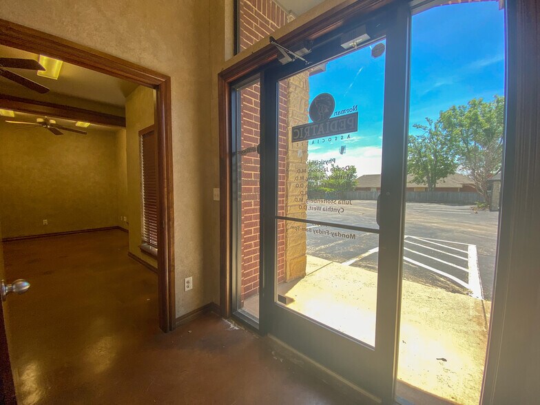 More Photos Of 2400 Palmer Cir, Norman Medical For Lease