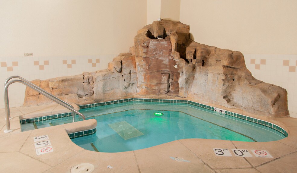 More Photos Of 1801 Cabelas Ln, Prairie Du Chien Hotel For Sale