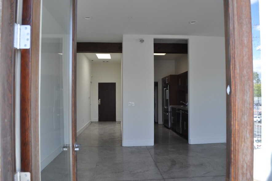 More Photos Of 7494 Santa Monica Blvd, West Hollywood Office For Lease