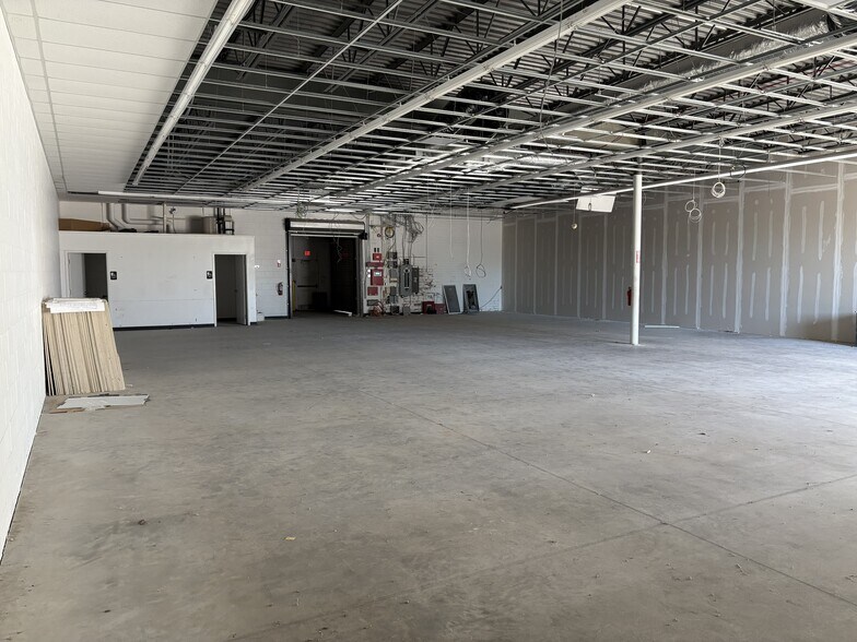 More Photos Of 10 Andrews Rd, Somersworth Freestanding For Lease