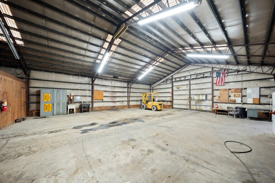 More Photos Of 100 Armco Rd, Ashland Manufacturing For Lease