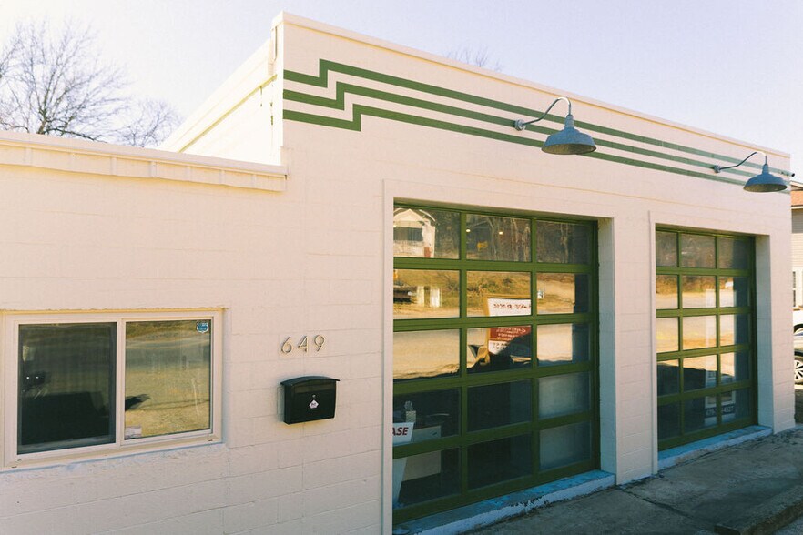 More Photos Of 649 E Huntsville Rd, Fayetteville Office For Lease