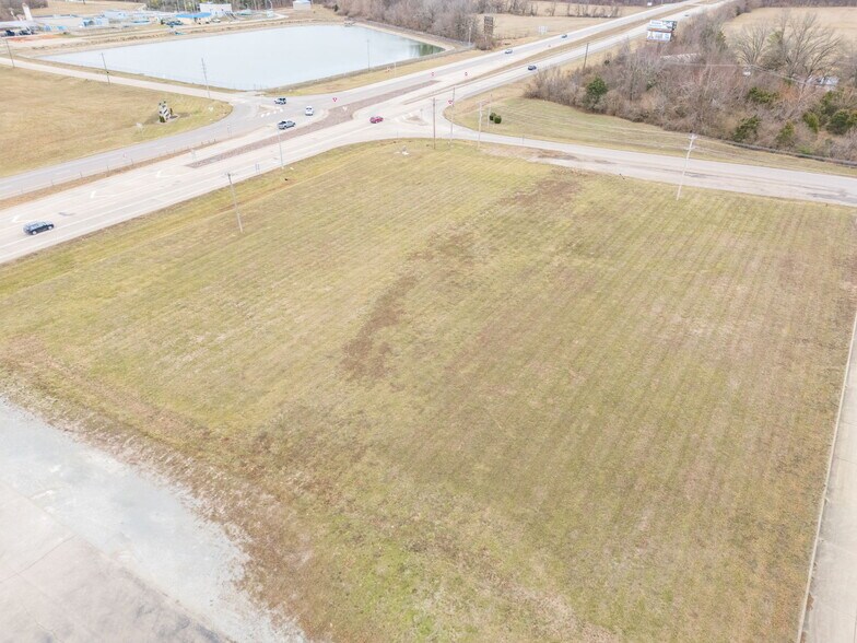 More Photos Of 1500 Dismuke Dr, Farmington Distribution For Sale