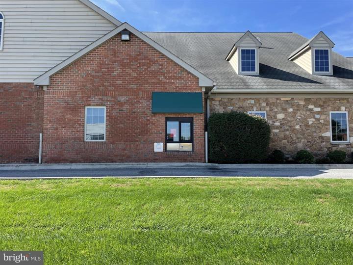 More Photos Of 300 Historic Dr, Strasburg General Retail For Sale