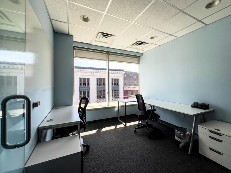 More Photos Of 100 N Queen St, Lancaster Office For Sale