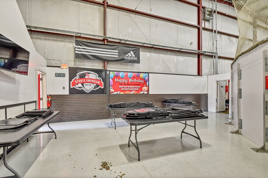 More Photos Of 1856 Nimitz Dr, De Pere Distribution For Lease