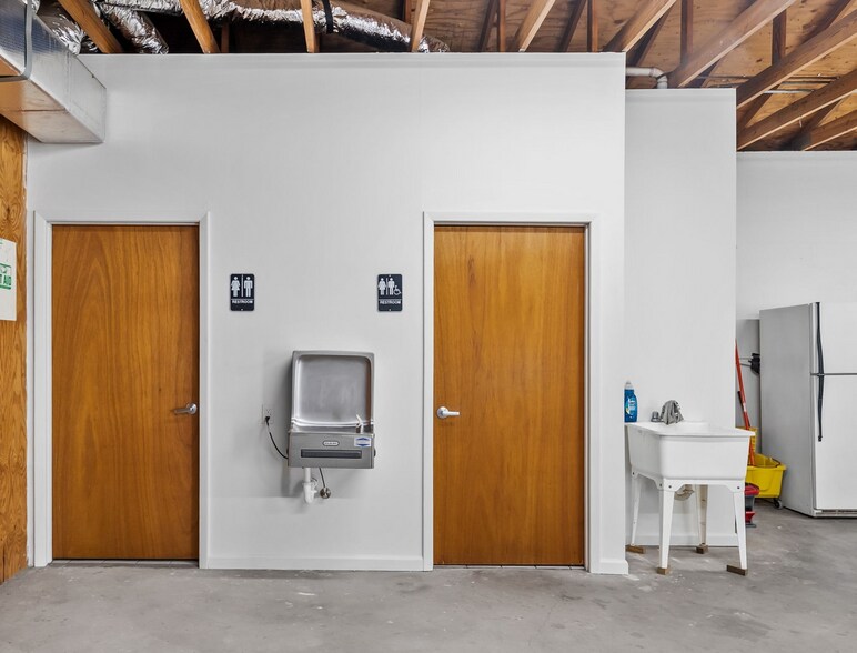 More Photos Of 1444 19th St N, Saint Petersburg Warehouse For Sale