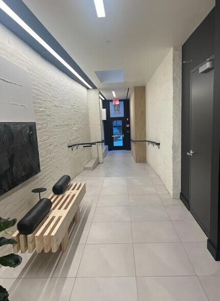 More Photos Of 53 Pearl St, Brooklyn Coworking Space