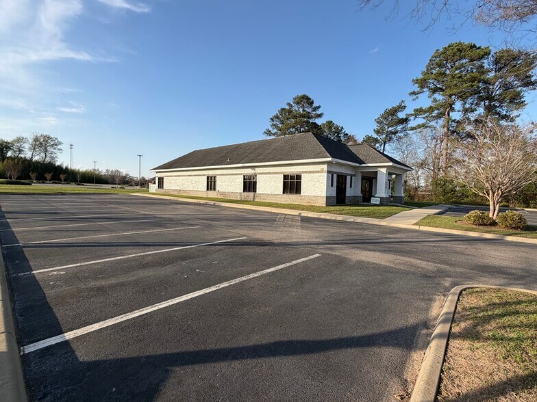 More Photos Of 200 Medical Care Way, Dothan Medical For Lease