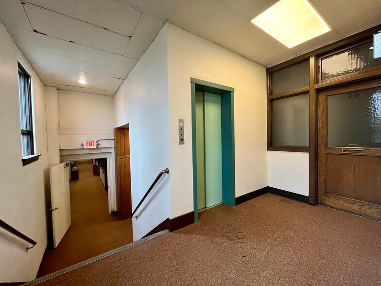 More Photos Of 230 W Grand Ave, Wisconsin Rapids General Retail For Sale