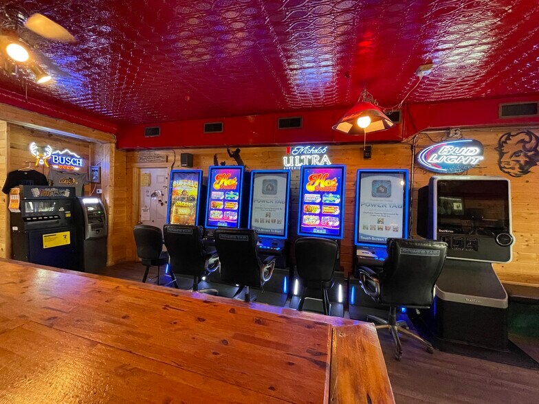 More Photos Of 203 Whinery, Binford Casino For Sale