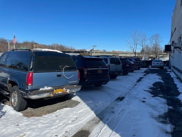 More Photos Of 699 N Macquesten Pky, Mount Vernon Manufacturing For Sale