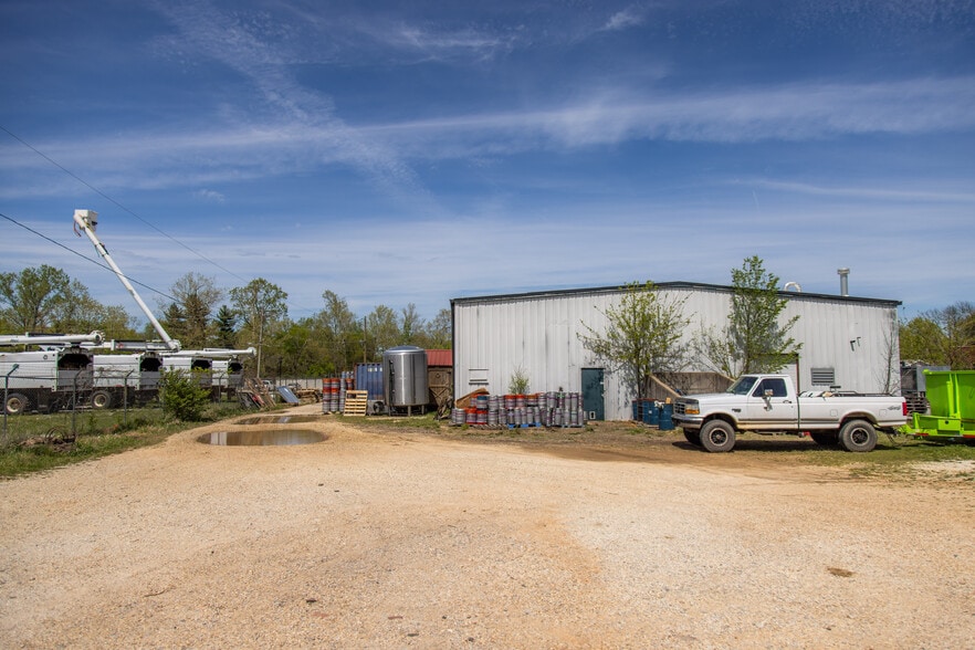 More Photos Of 535 W Poplar St, Fayetteville Warehouse For Lease
