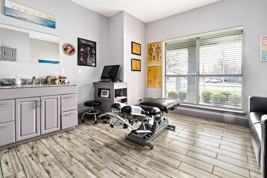 More Photos Of 363 W Main St, Lewisville Medical For Lease