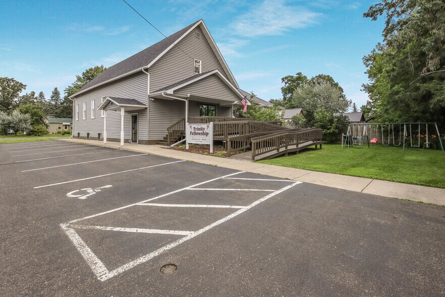 More Photos Of 104 E Barker St, Rice Lake Flex For Sale