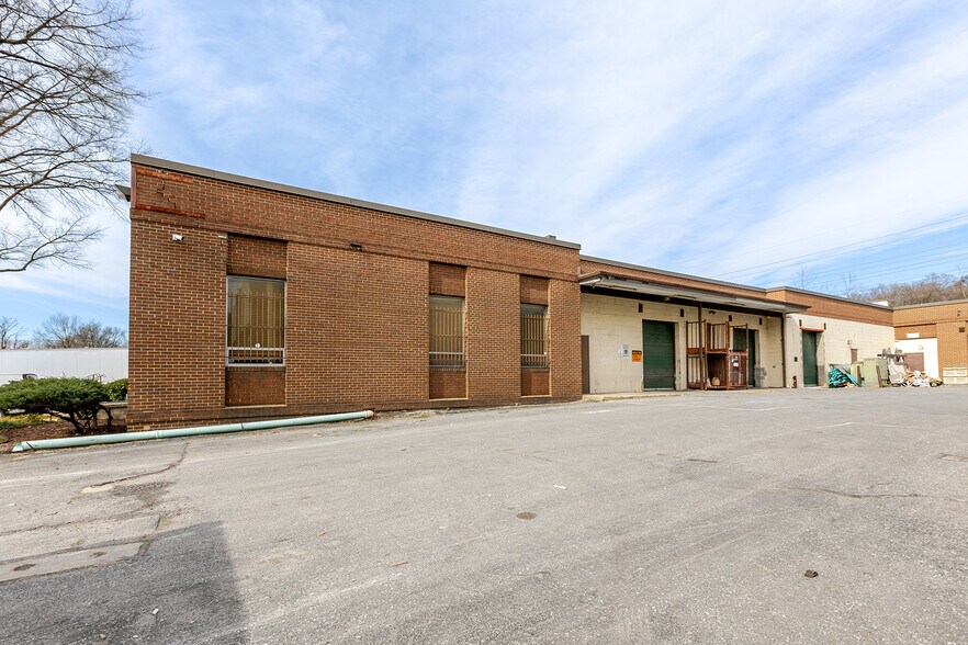 More Photos Of 2120 Beaver Rd, Landover Warehouse For Sale