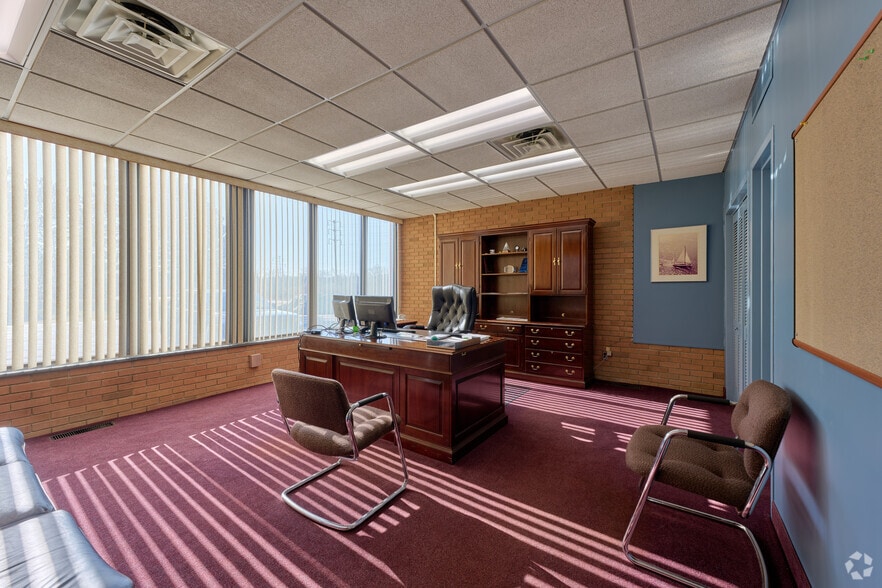 More Photos Of 293 Patriot Way, Rochester Manufacturing For Sale