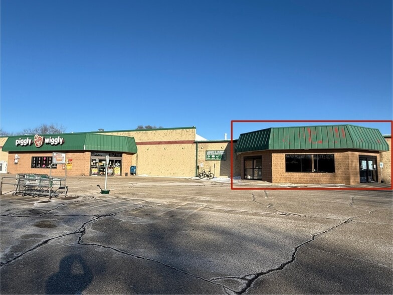 Primary Photo Of 808-810 N Monroe St, Waterloo Freestanding For Lease