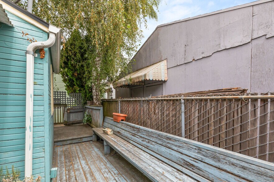 More Photos Of 1516 SE 43rd Ave, Portland Medical For Sale