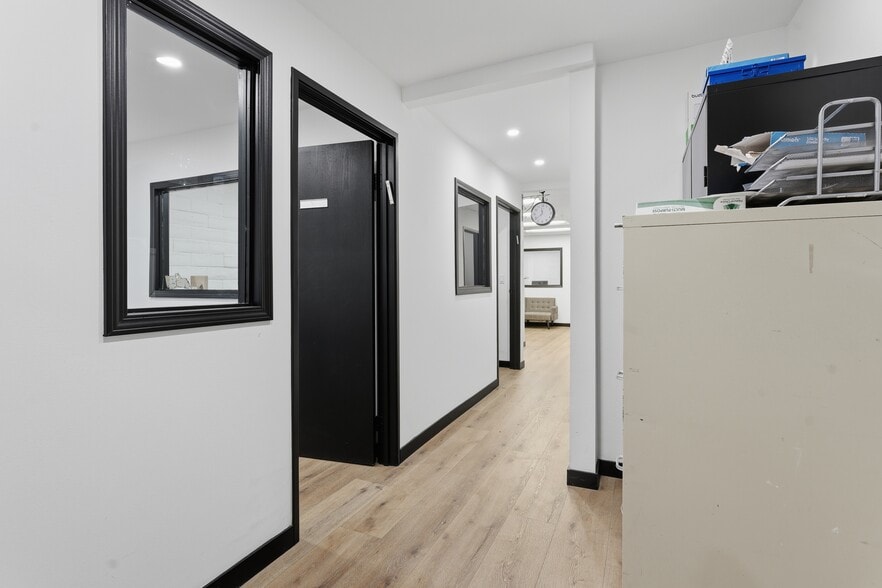 More Photos Of 18522 Gresham St, Northridge Warehouse For Sale