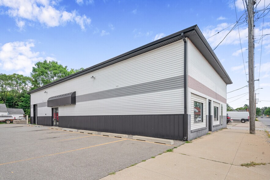 More Photos Of 805 Maple St, Big Rapids Storefront Retail Office For Sale
