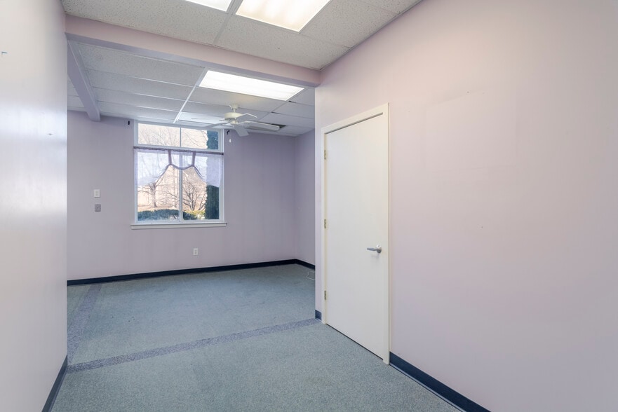 More Photos Of 1410 Incarnation Dr, Charlottesville Medical For Sale