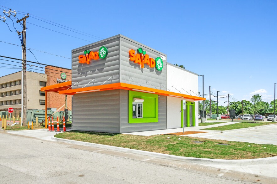 More Photos Of 938 N Cooper St, Arlington Restaurant For Lease