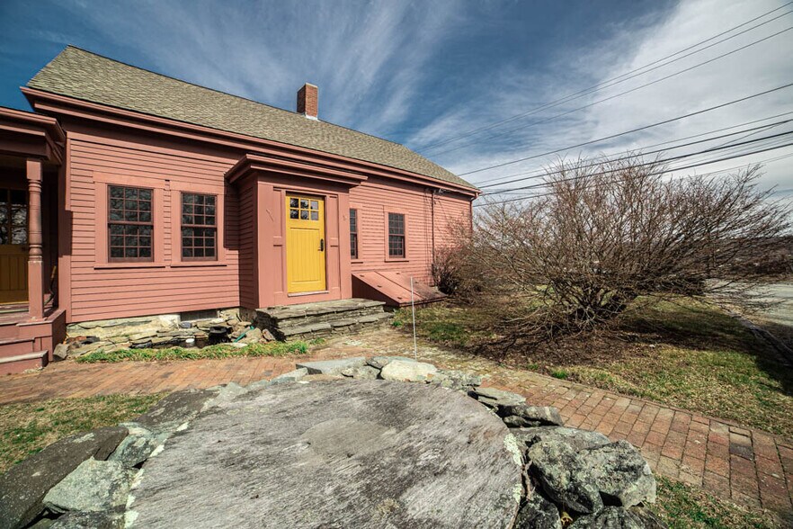 279 Gardners Neck Rd, Swansea, MA 02777 Garden Center For Sale