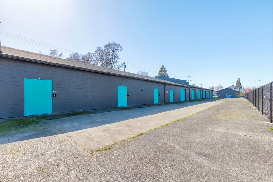 More Photos Of 497 SE H St, Grants Pass Self Storage For Sale