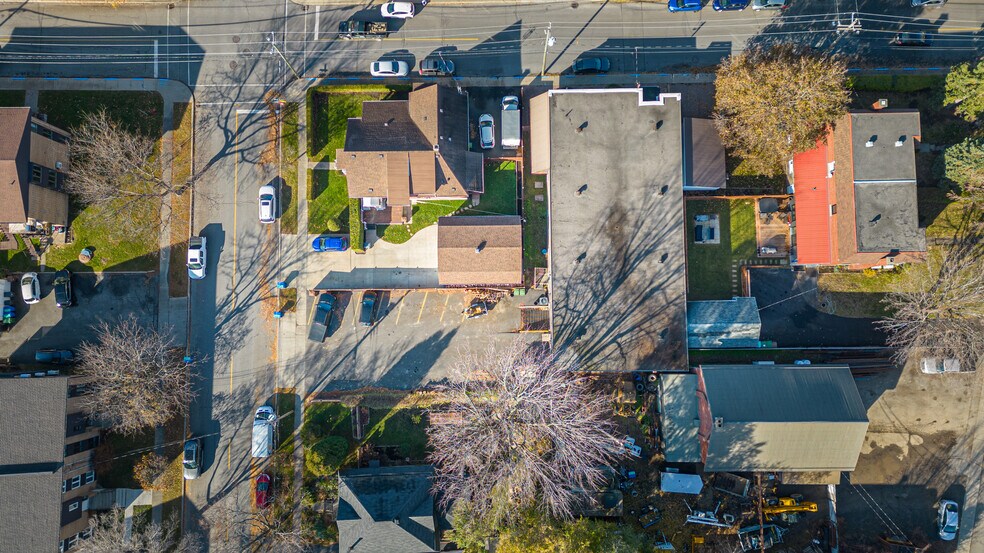 More Photos Of 235 Rue Notre-Dame, La Prairie Warehouse For Lease