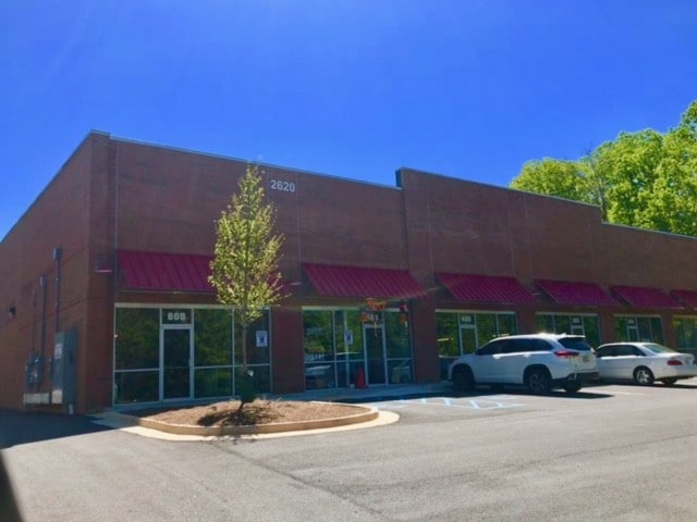 More Photos Of 2620 Bethelview Dr, Cumming Showroom For Lease