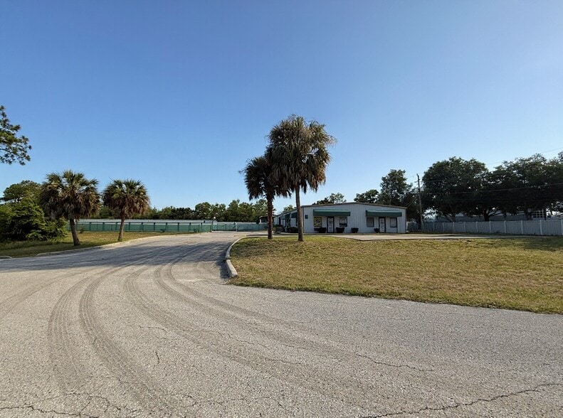 More Photos Of 1424 N Gulf Ave, Crystal River Self Storage For Sale
