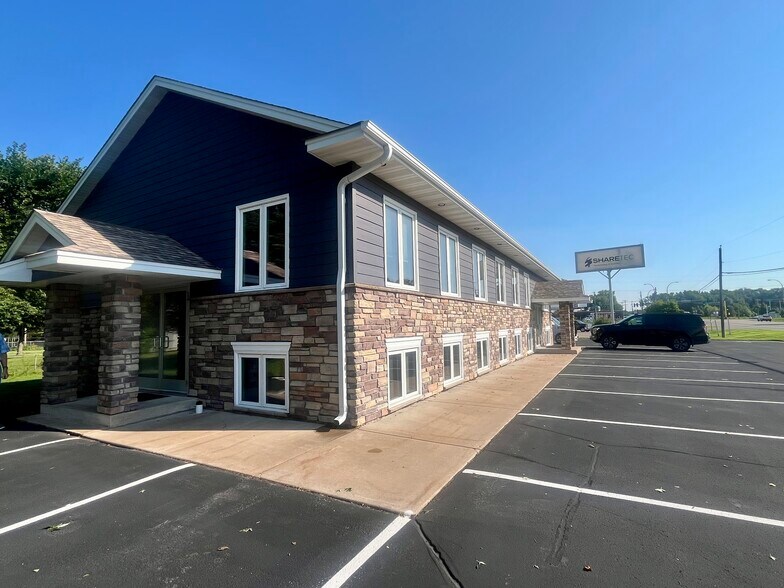 More Photos Of 7989 Lake Dr, Circle Pines Office For Sale