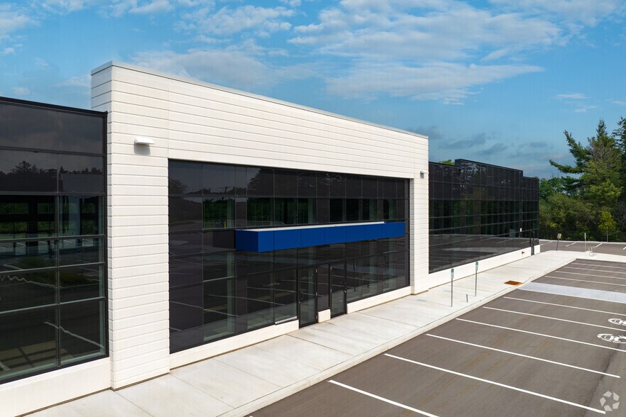 More Photos Of 31 Performance Dr, Richmond Hill Office For Sale