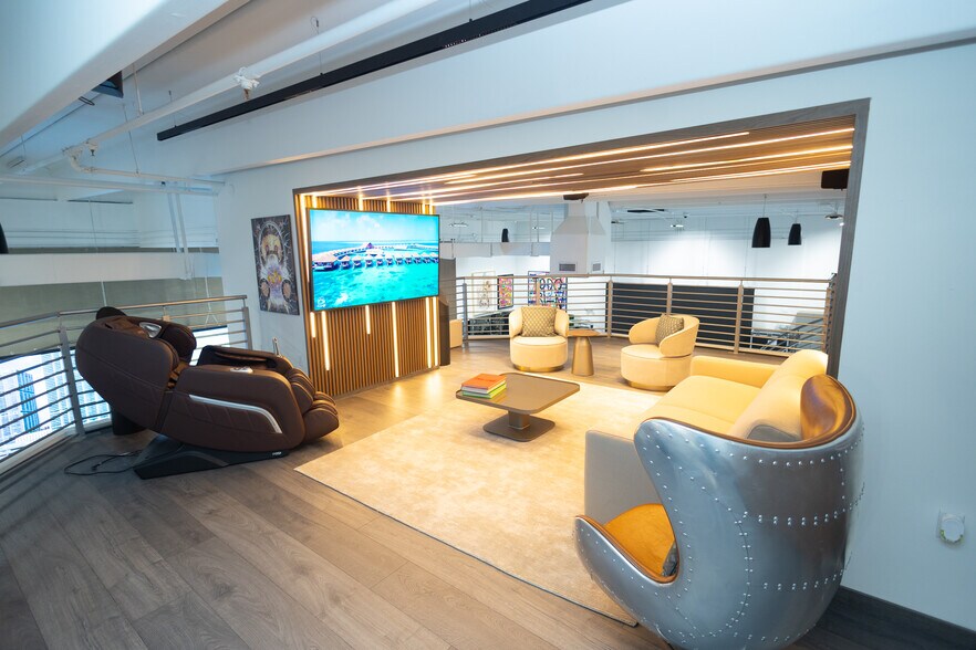 More Photos Of 6050 NW 102nd Ave, Doral Showroom For Lease