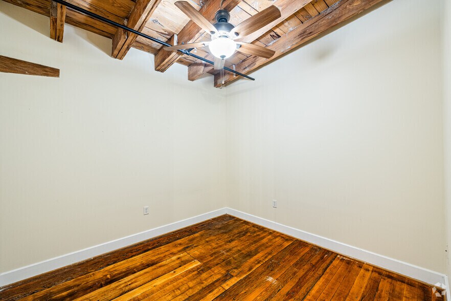 More Photos Of 2411 E Franklin St, Richmond Apartments For Lease