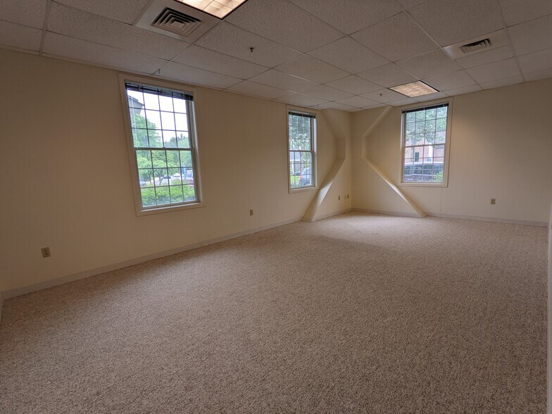 More Photos Of 3 Lan Dr, Westford Office For Lease