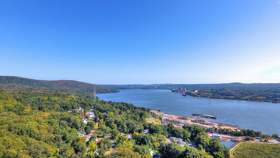 More Photos Of 337 N Liberty Dr, Tomkins Cove Restaurant For Sale