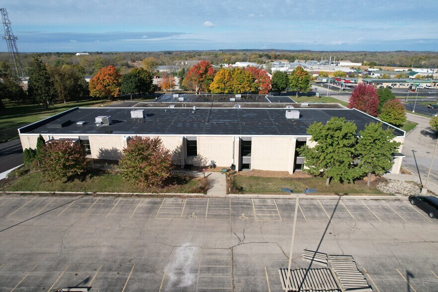More Photos Of 1233 Janesville Ave, Fort Atkinson Manufacturing For Lease