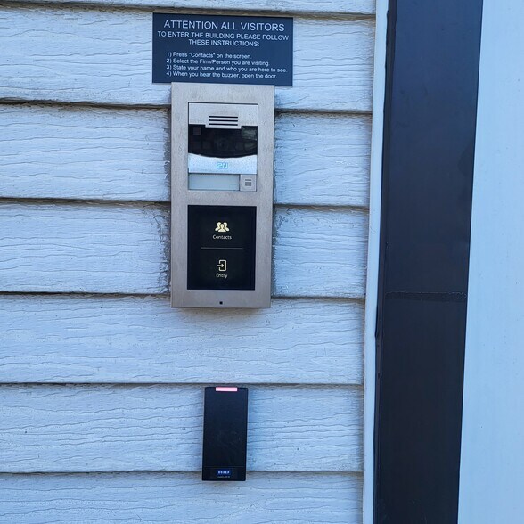 More Photos Of 64 Hilton Ave, Hempstead Office Residential For Lease